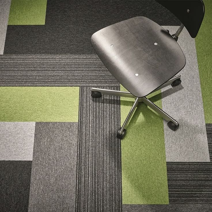 Linear carpet plank layout
